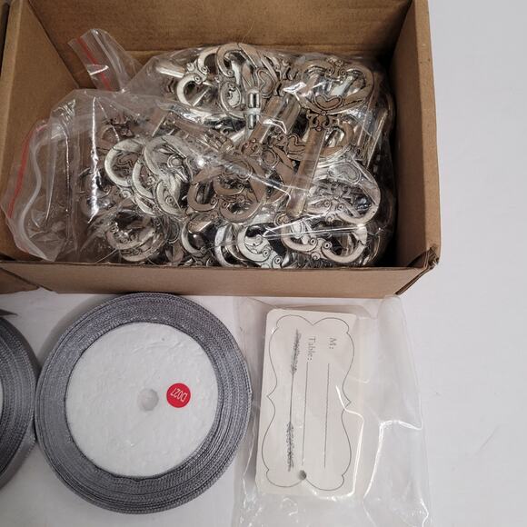 Heart-Shaped Skeleton Keys for Seat Placement. - Picture 3 of 10